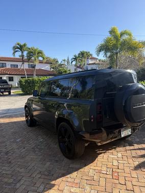 2024 Land Rover Defender 110 P400 X-Dynamic SE