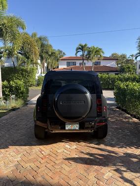 2024 Land Rover Defender 110 P400 X-Dynamic SE