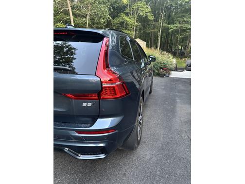 2024 Volvo XC60 B5 Core Dark Theme