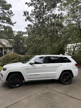 White 2015 Jeep Grand Cherokee Altitude