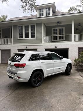 White 2015 Jeep Grand Cherokee Altitude