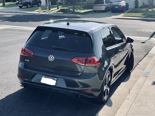 2015 Volkswagen Golf GTI 2.0T SE 2-Door