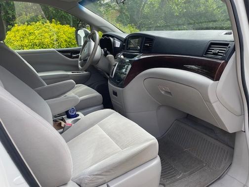 White 2011 Nissan Quest SV