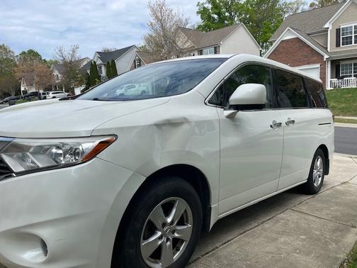 White 2011 Nissan Quest SV