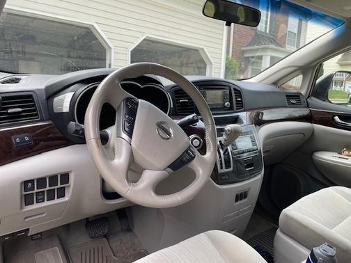 White 2011 Nissan Quest SV