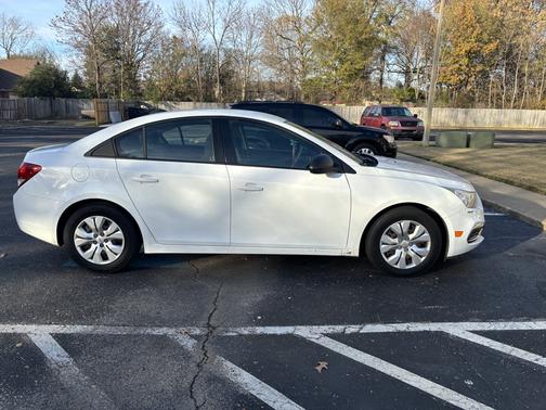 White 2016 Chevrolet Cruze Limited LS