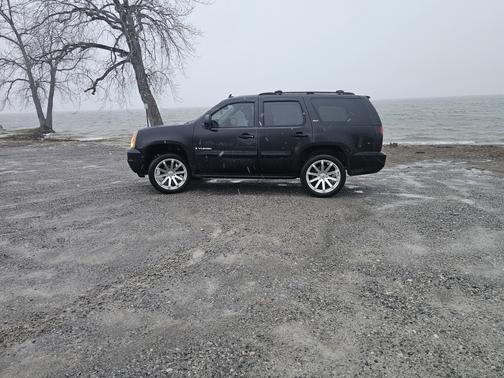 Black 2007 GMC Yukon SLT