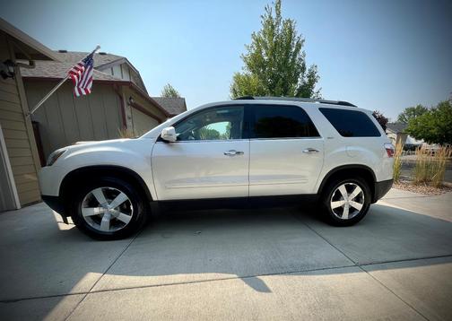 White 2012 GMC Acadia SLT-1