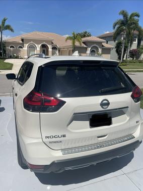 White 2017 Nissan Rogue SV