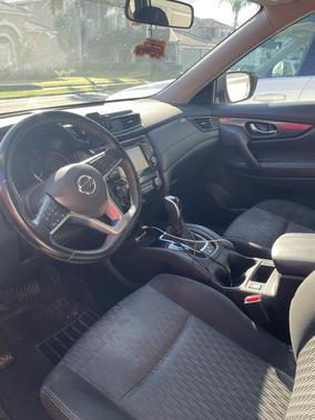 White 2017 Nissan Rogue SV