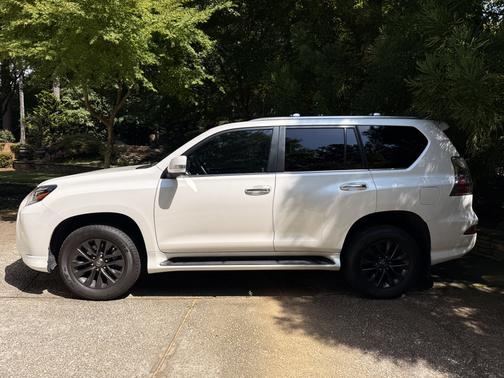 White 2023 Lexus GX 460 Premium