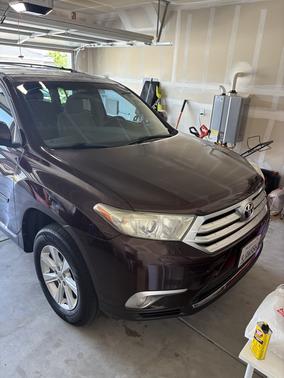 Red 2012 Toyota Highlander Base