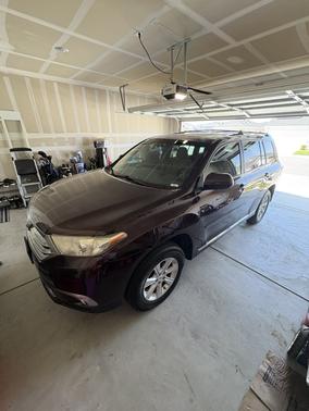 Red 2012 Toyota Highlander Base
