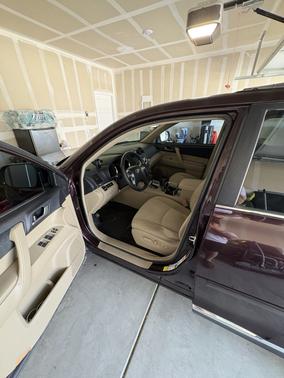 Red 2012 Toyota Highlander Base