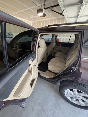 Red 2012 Toyota Highlander Base