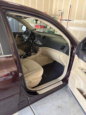 Red 2012 Toyota Highlander Base