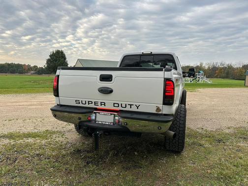White 2007 Ford F-350 Lariat Crew Cab Super Duty