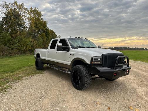 White 2007 Ford F-350 Lariat Crew Cab Super Duty
