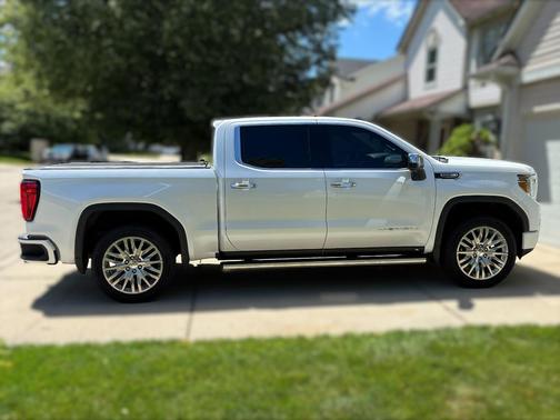 White 2019 GMC Sierra 1500 Denali