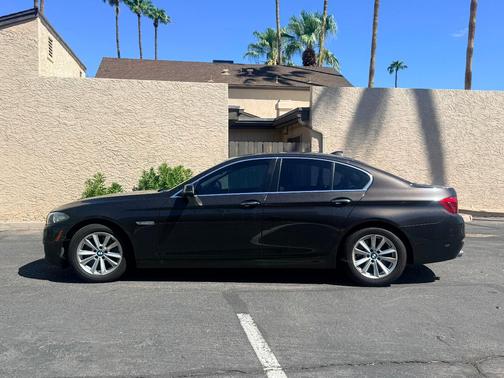 Black 2016 BMW 528 i