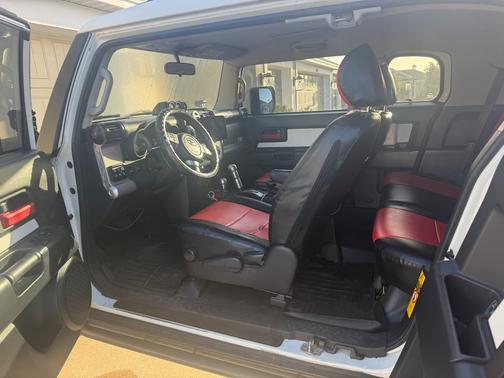 White 2008 Toyota FJ Cruiser Base