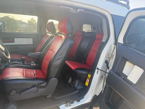 White 2008 Toyota FJ Cruiser Base