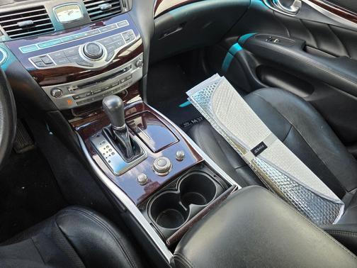 Black 2011 INFINITI M37x Base