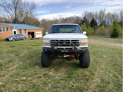 White 1996 Ford Bronco XL