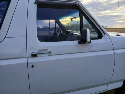 White 1996 Ford Bronco XL