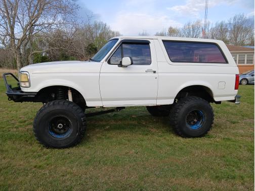 White 1996 Ford Bronco XL