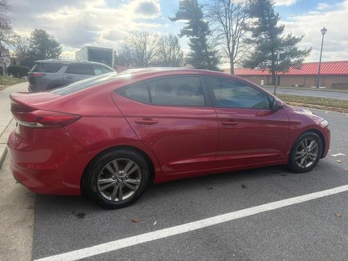 2017 Hyundai ELANTRA SE