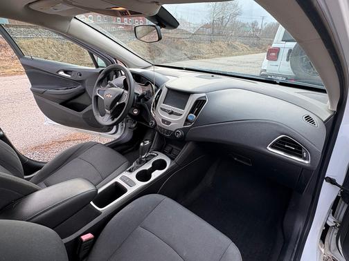 2018 Chevrolet Cruze LS