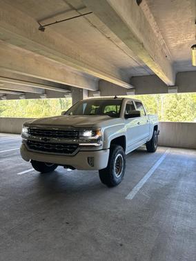 White 2018 Chevrolet Silverado 1500 1LZ
