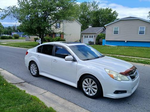White 2011 Subaru Legacy 3.6 R Limited
