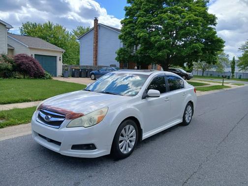White 2011 Subaru Legacy 3.6 R Limited