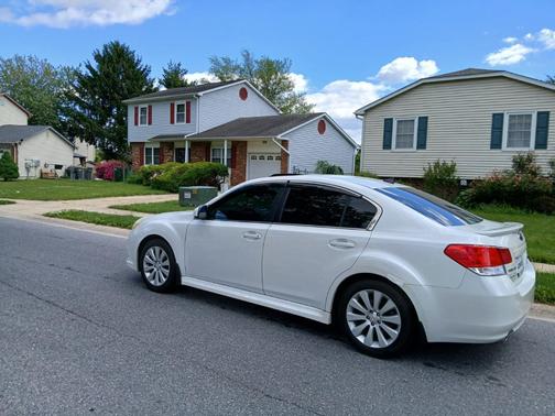 White 2011 Subaru Legacy 3.6 R Limited