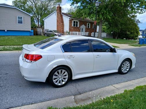 White 2011 Subaru Legacy 3.6 R Limited