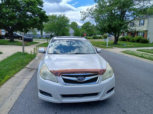 White 2011 Subaru Legacy 3.6 R Limited