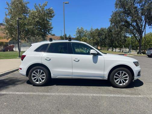 White 2013 Audi Q5 2.0T Premium Plus