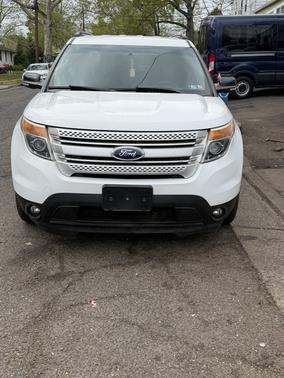 White 2014 Ford Explorer XLT
