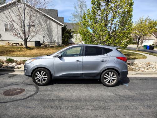 Gray 2011 Hyundai TUCSON Limited