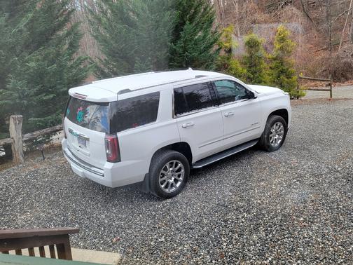 White 2017 GMC Yukon Denali