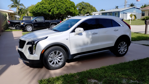 White 2022 Cadillac XT4 Premium Luxury