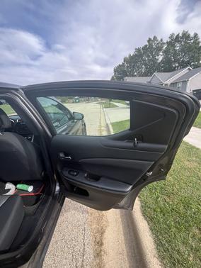 Silver 2014 Dodge Avenger SE