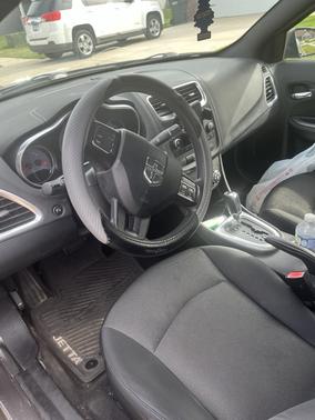 Silver 2014 Dodge Avenger SE