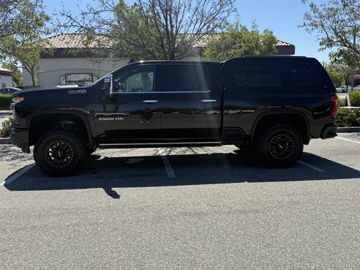 Black 2022 Chevrolet Silverado 2500 High Country