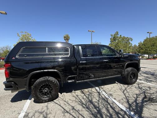 Black 2022 Chevrolet Silverado 2500 High Country