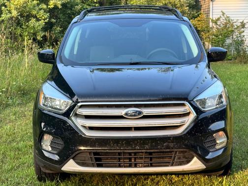 Black 2018 Ford Escape SE