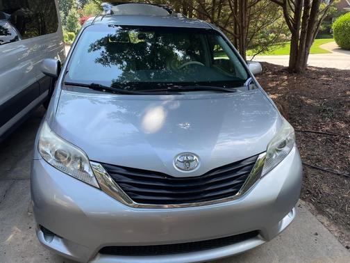 Silver 2014 Toyota Sienna LE