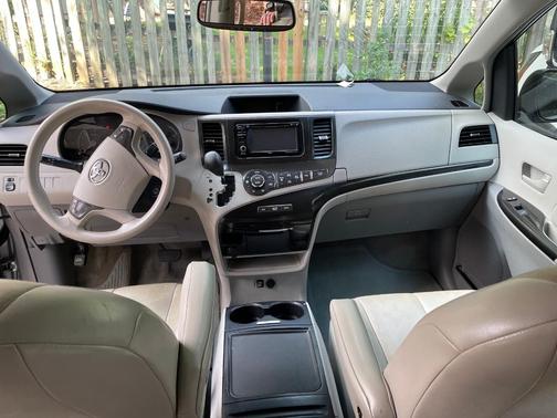 Silver 2014 Toyota Sienna LE